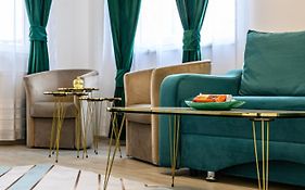Grandis Residence Luxury Apartment